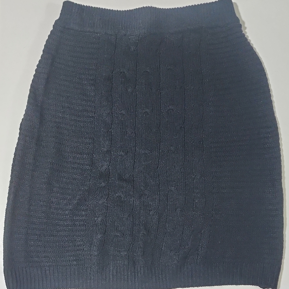 Brand NEW Elegant Black Cable Knit Skirt
